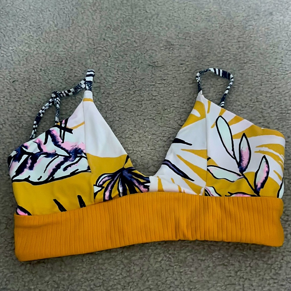 reversible Maaji bathing suit top// brand new condition/ xs